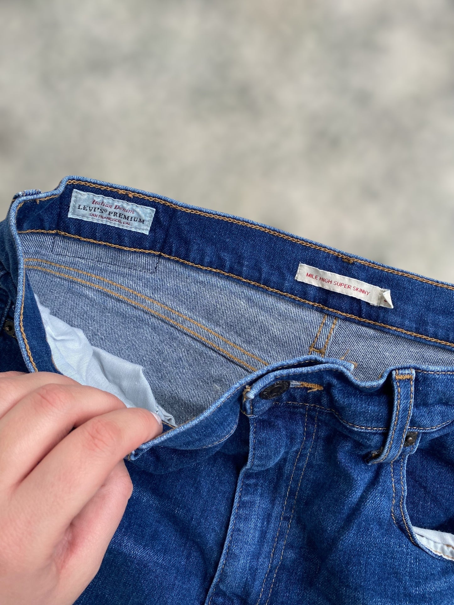 Levi’s mile high waisted supper skinny (M)