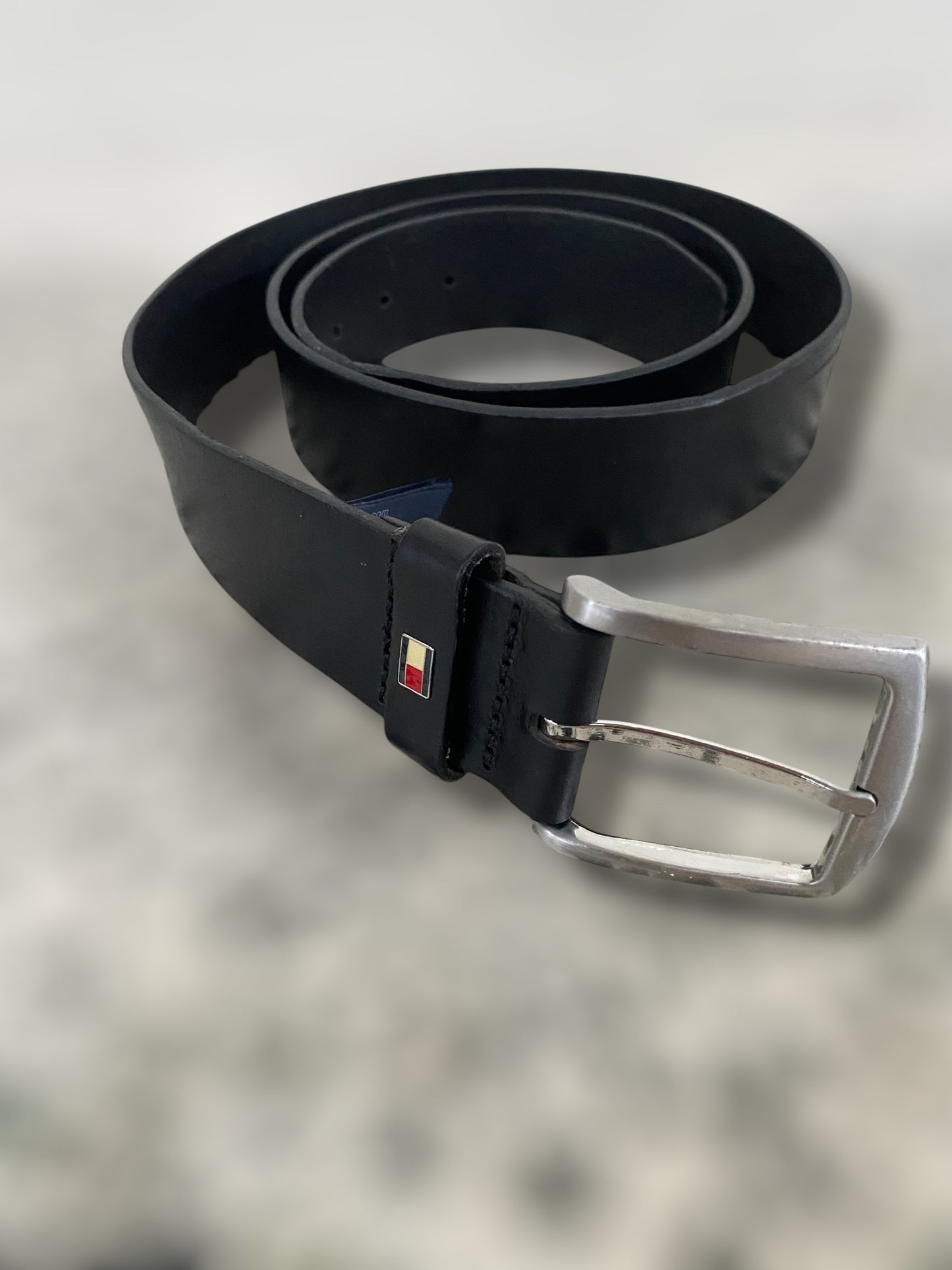 Dark blue Tommy Hilfiger leather belt