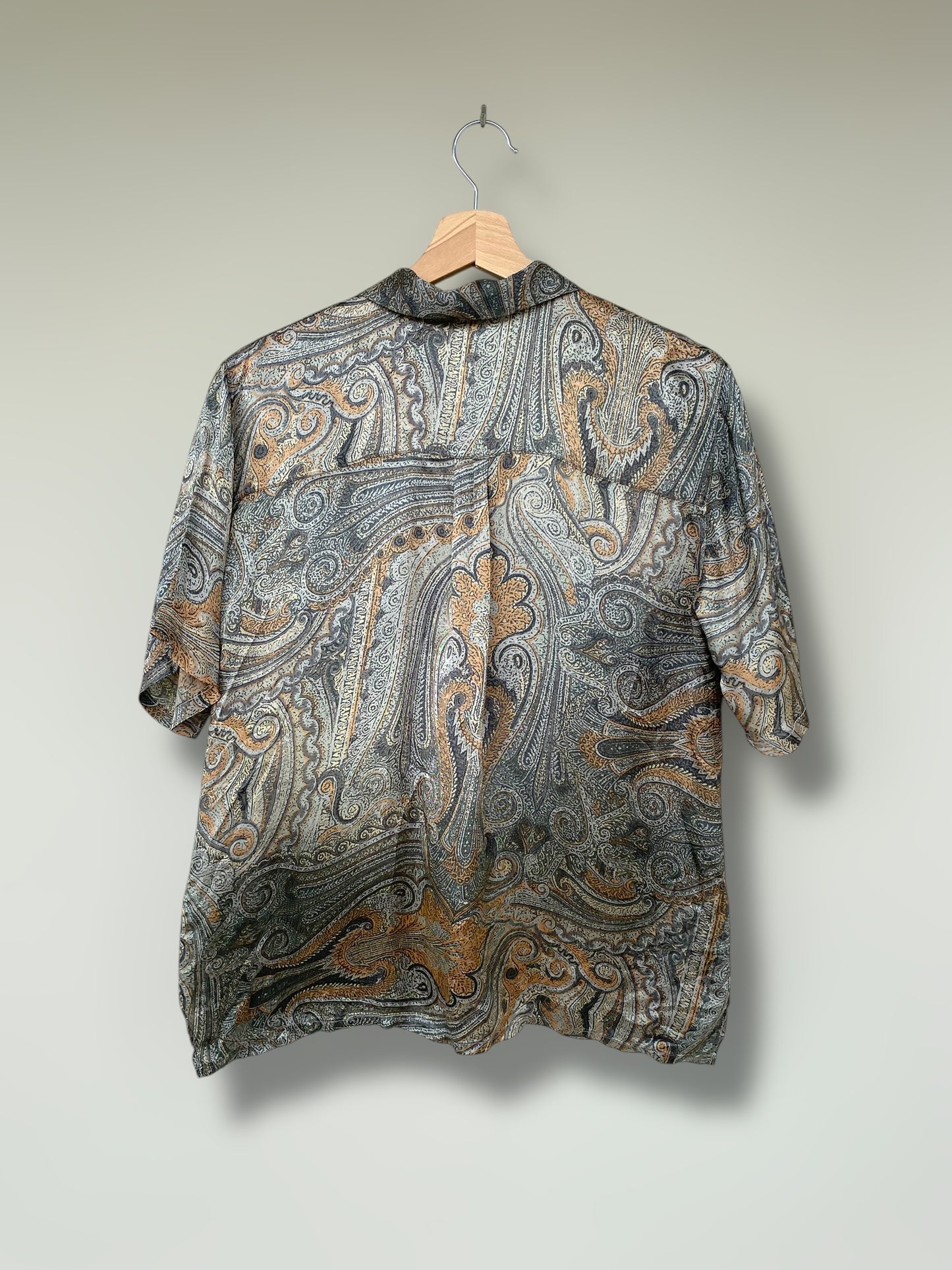 “Shiny silver Lahouria” vintage silk shirt