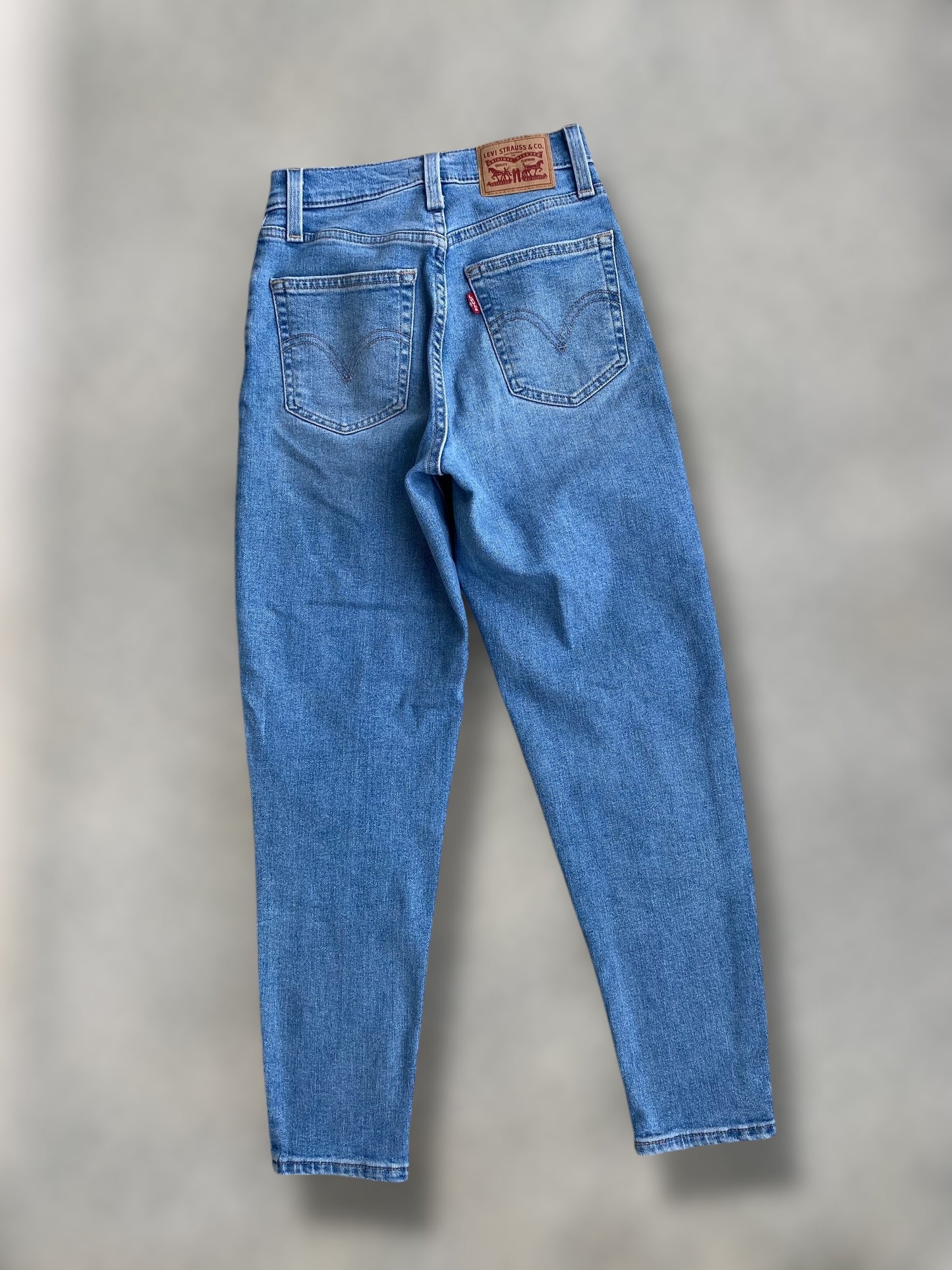 Levi’s high waisted mom fit jean (xs)