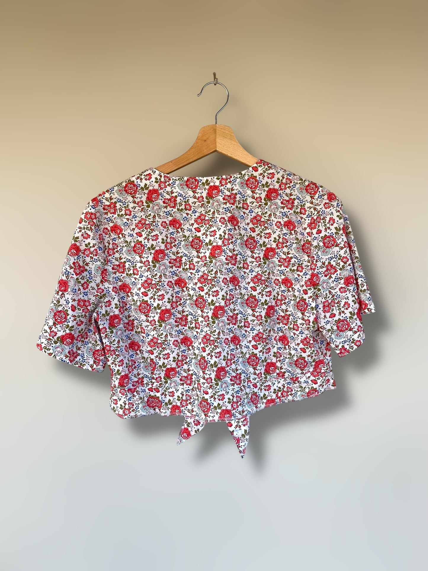 Vintage floral cropped shirt