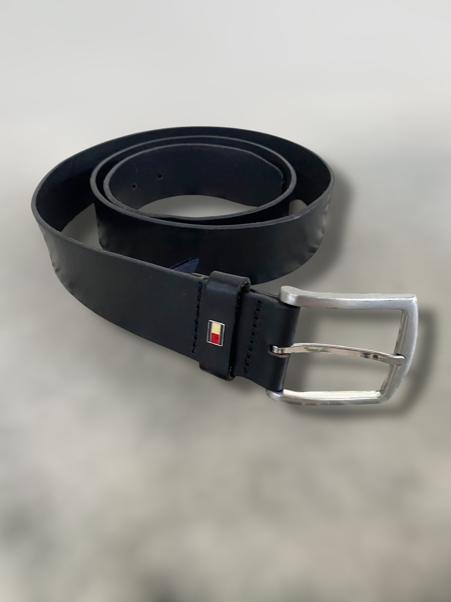 Dark blue Tommy Hilfiger leather belt