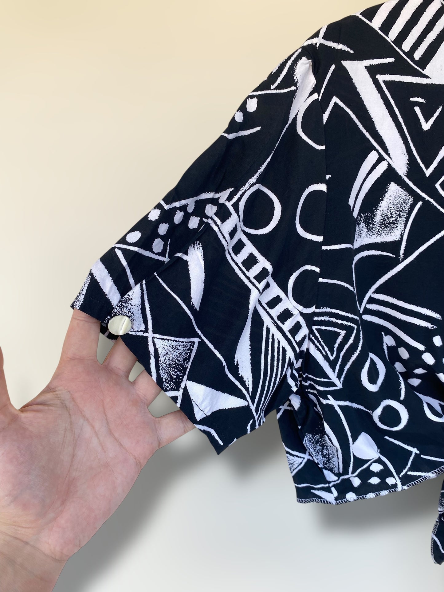 Vintage black cropped shirt with white shapes