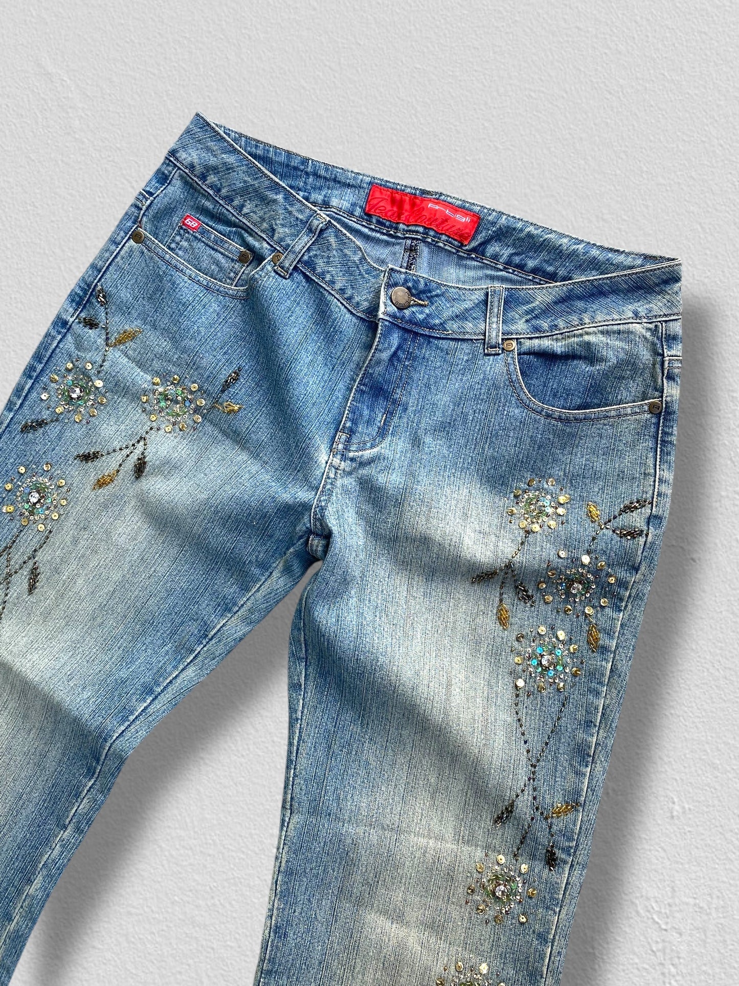 Y2K embroidered low waisted jeans