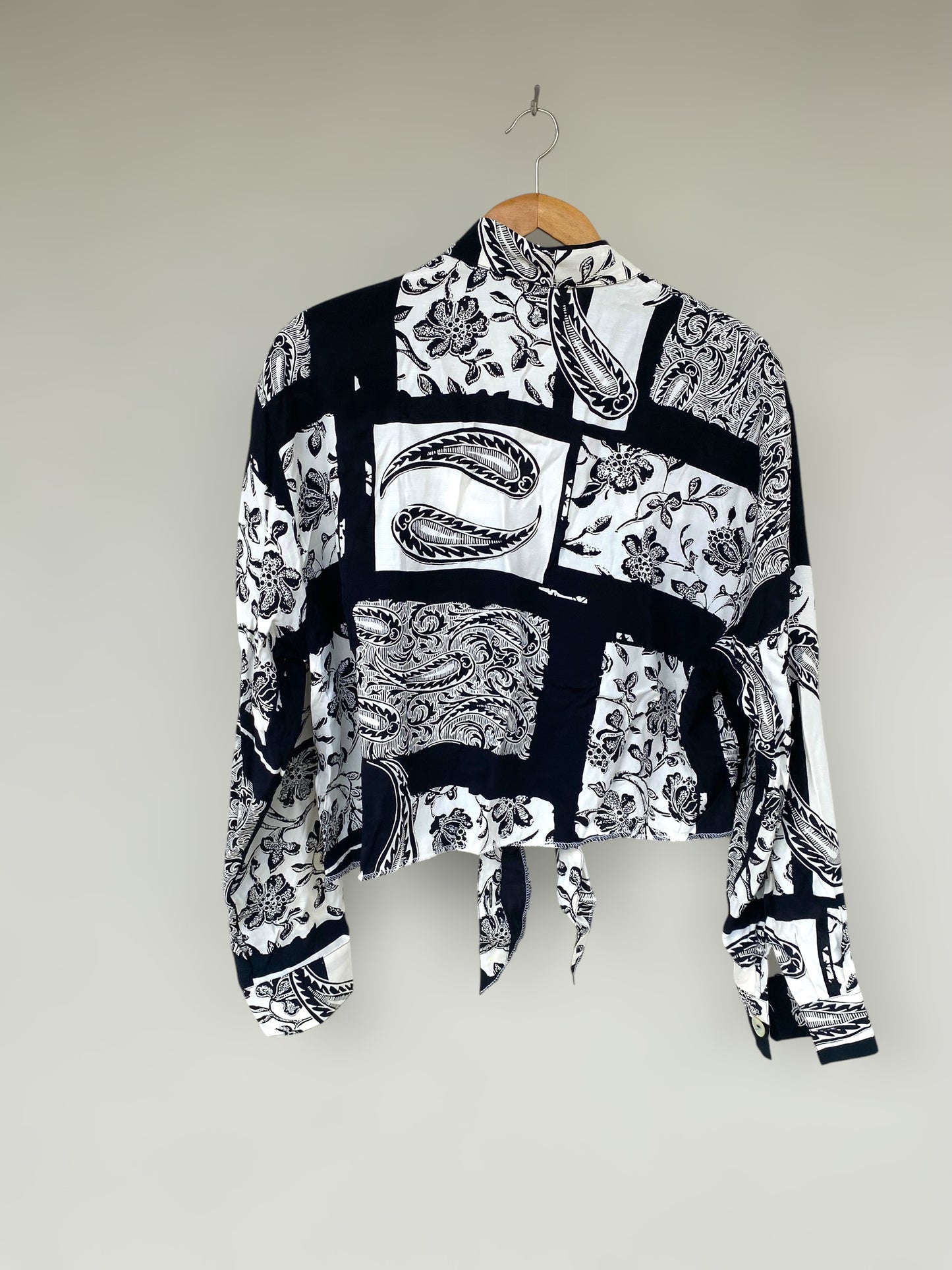 “Lahouria & flowers” vintage reworked cropped shirt