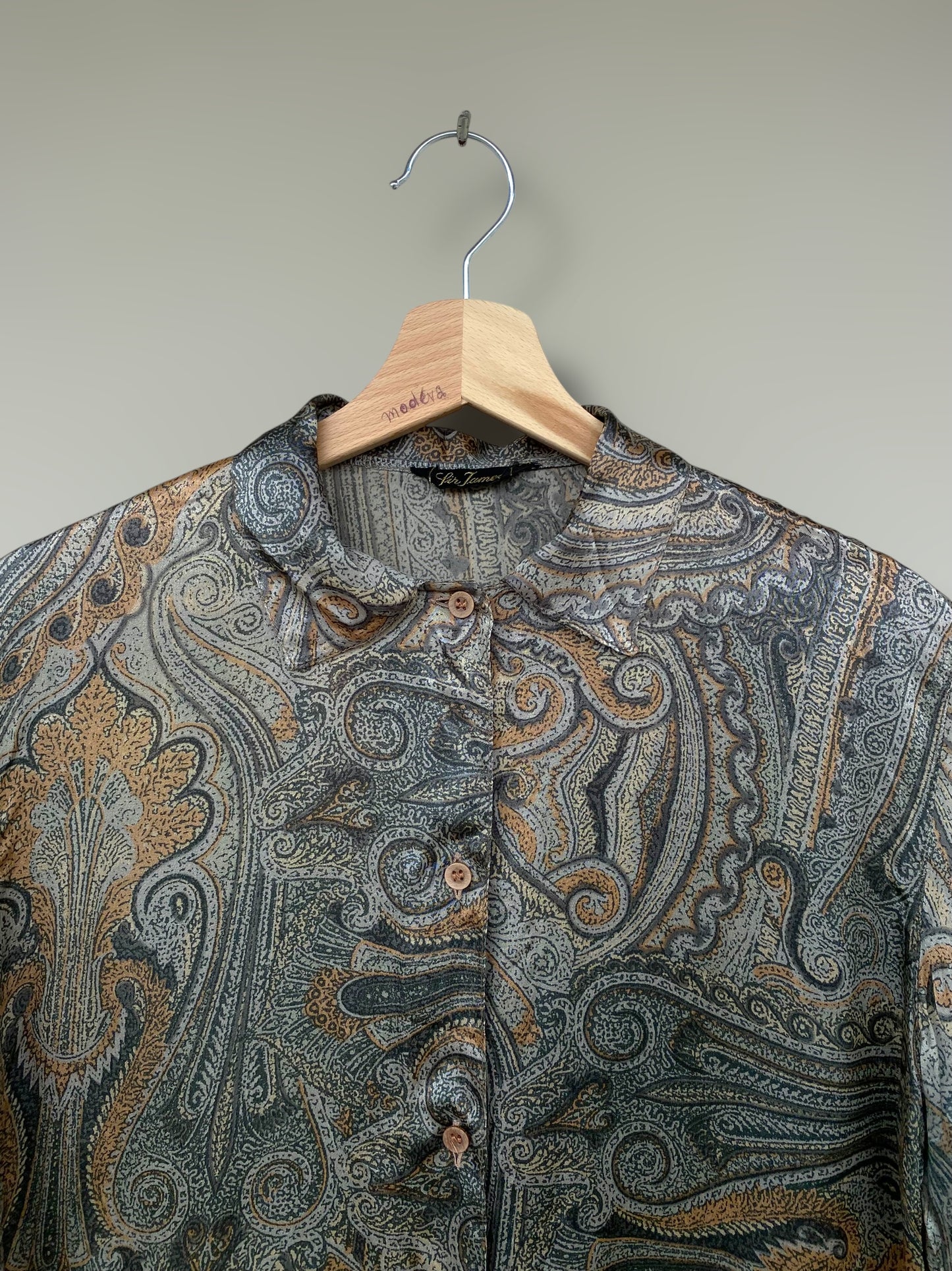 “Shiny silver Lahouria” vintage silk shirt