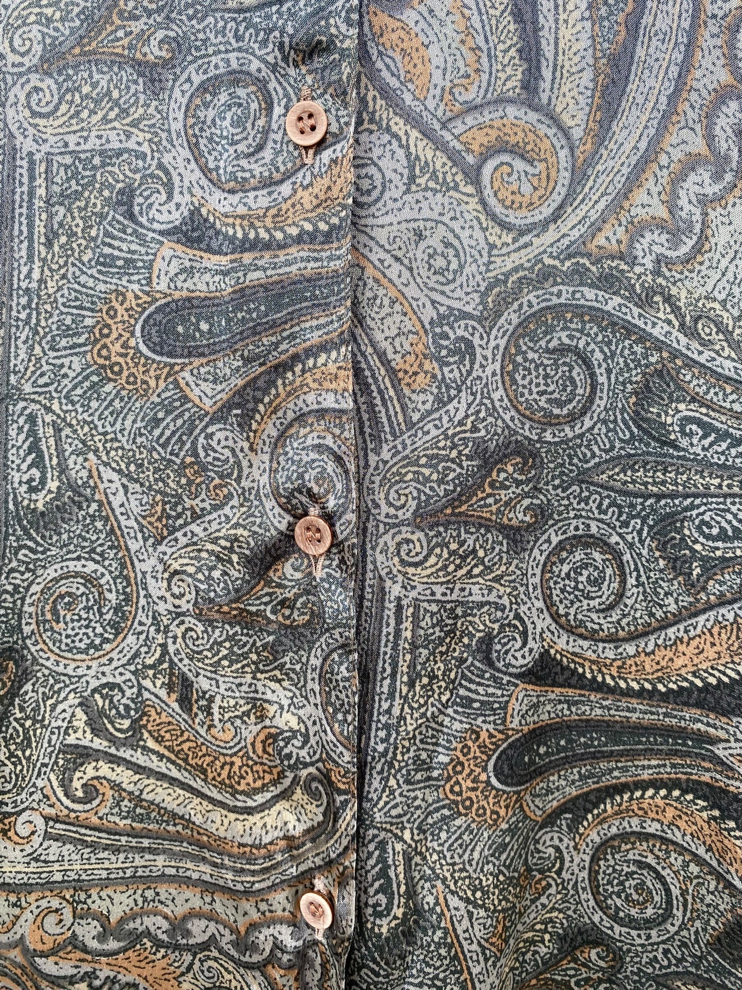 “Shiny silver Lahouria” vintage silk shirt