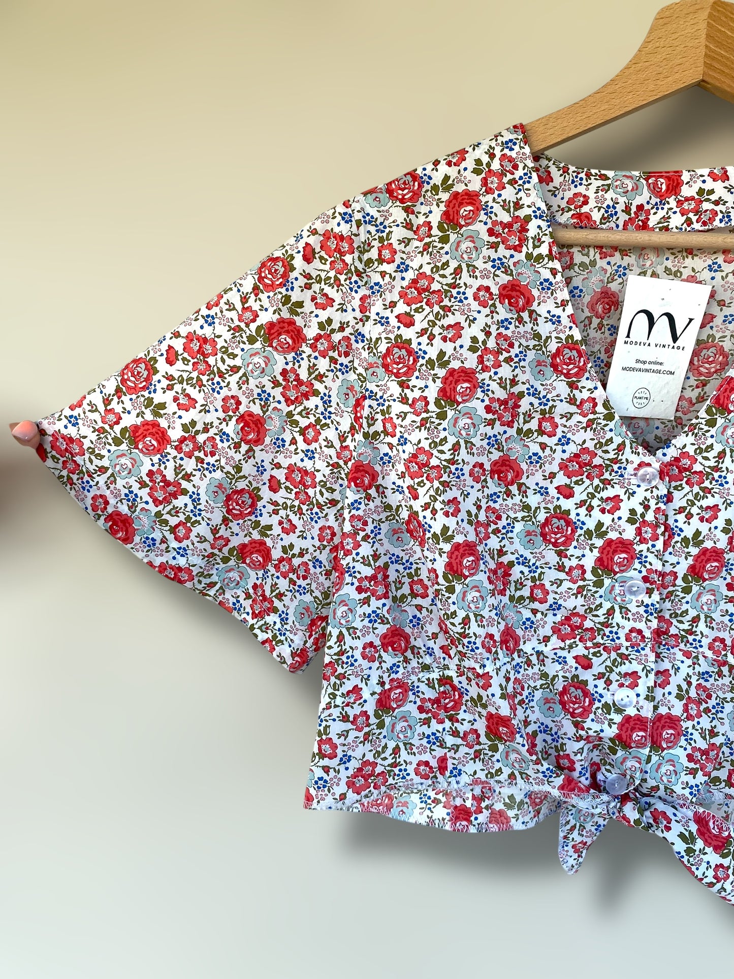 Vintage floral cropped shirt