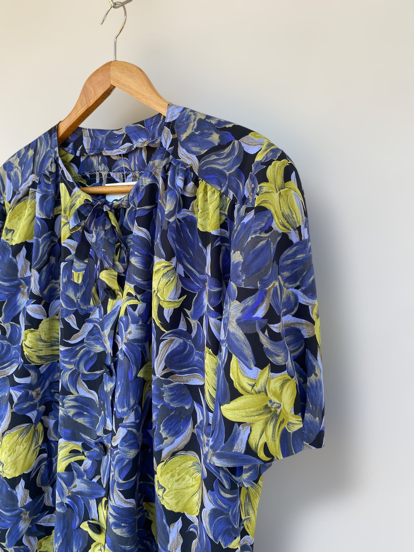 Classic floral shirt with unique details