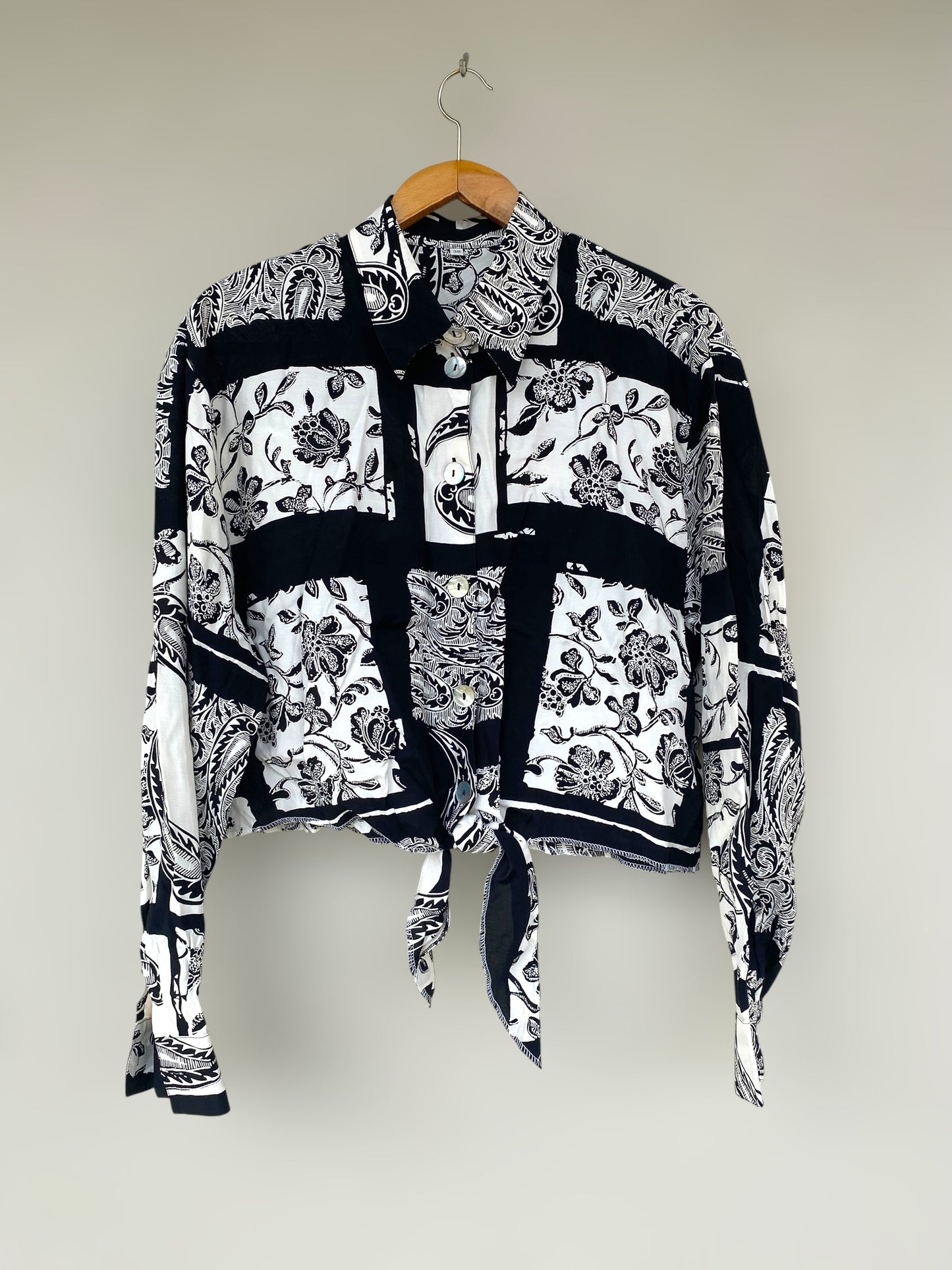 “Lahouria & flowers” vintage reworked cropped shirt