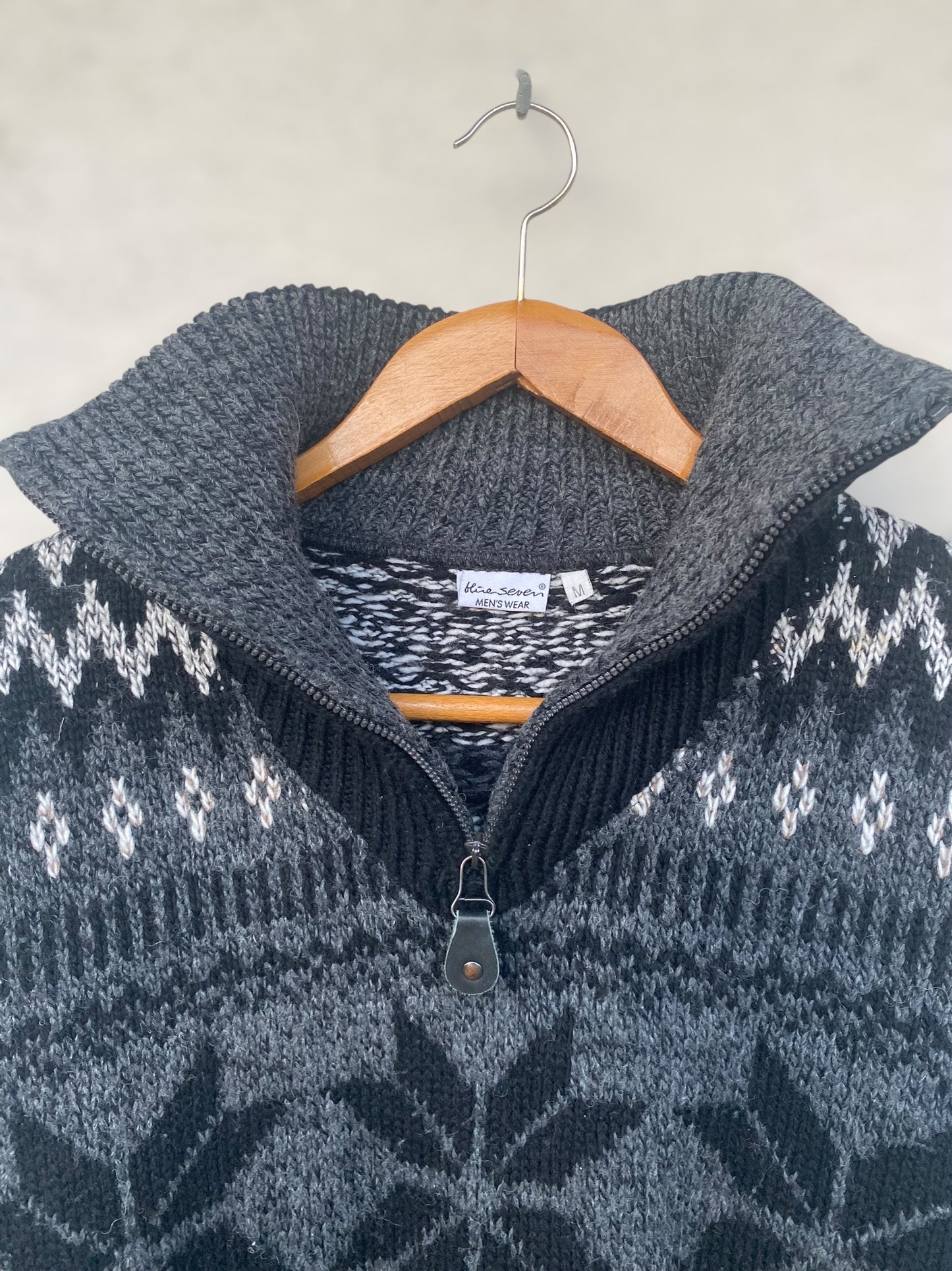 Snow flakes vintage sweater
