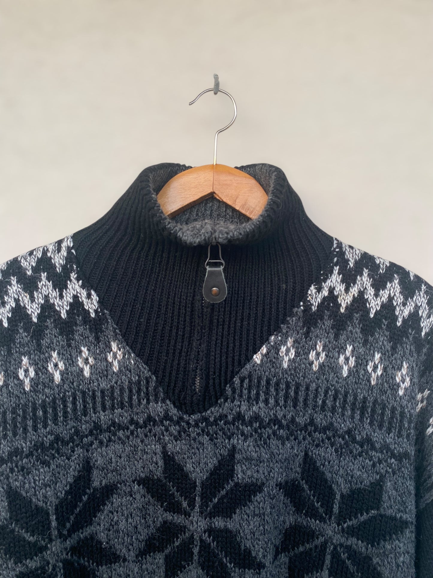 Snow flakes vintage sweater
