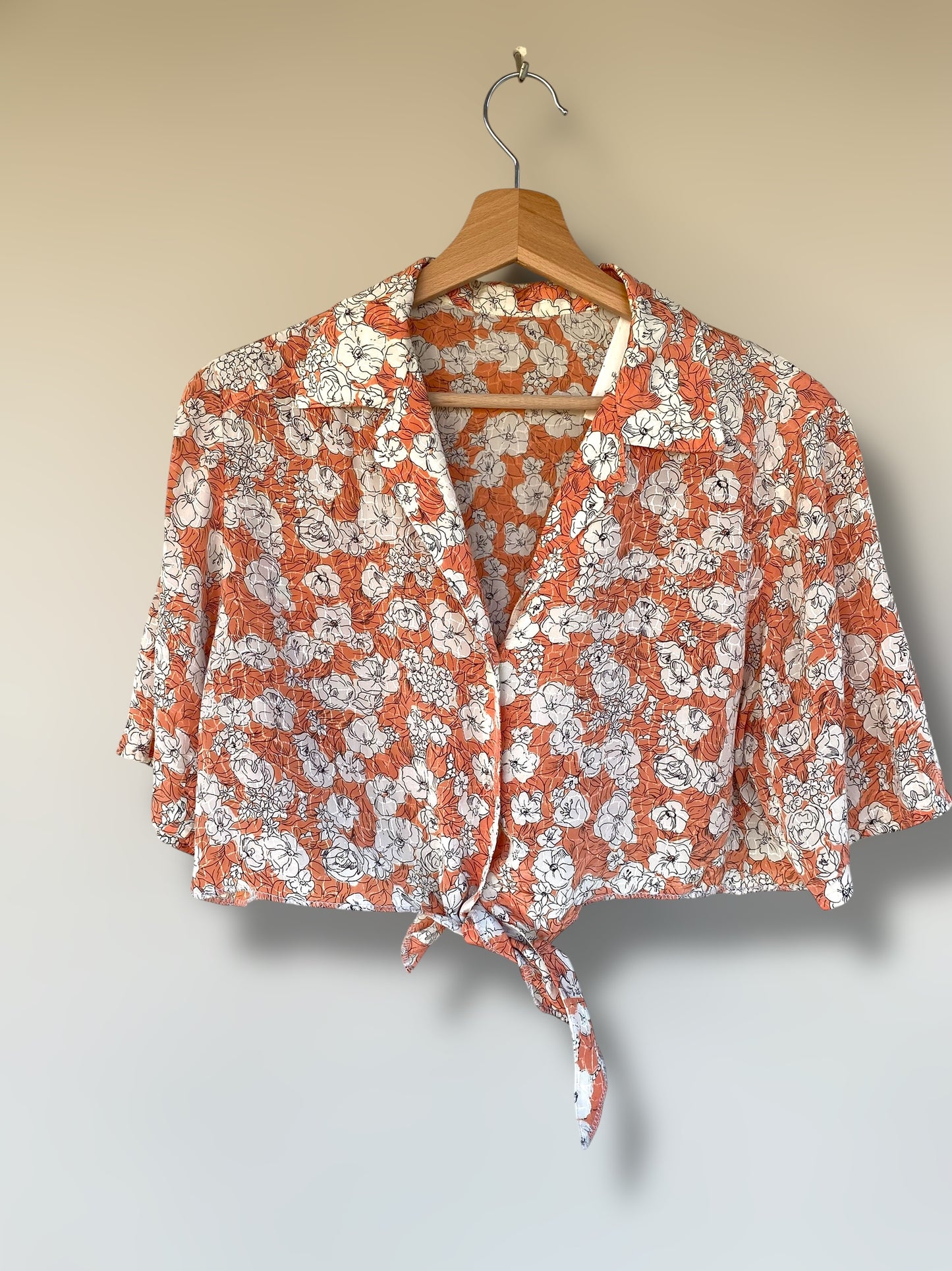 Vintage cropped shirt with flowers