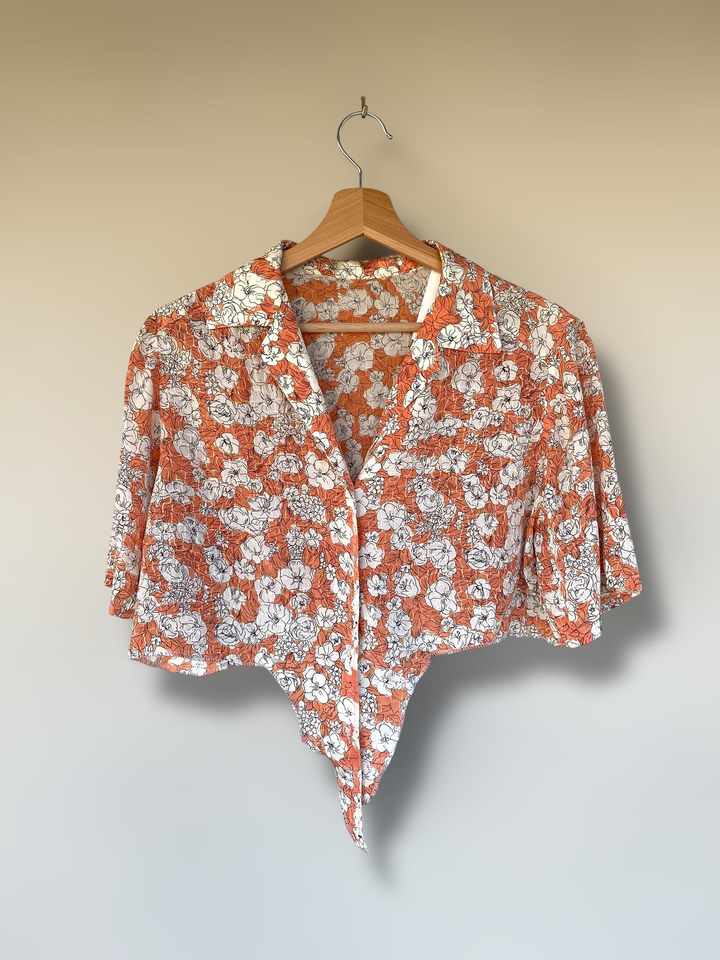 Vintage cropped shirt with flowers