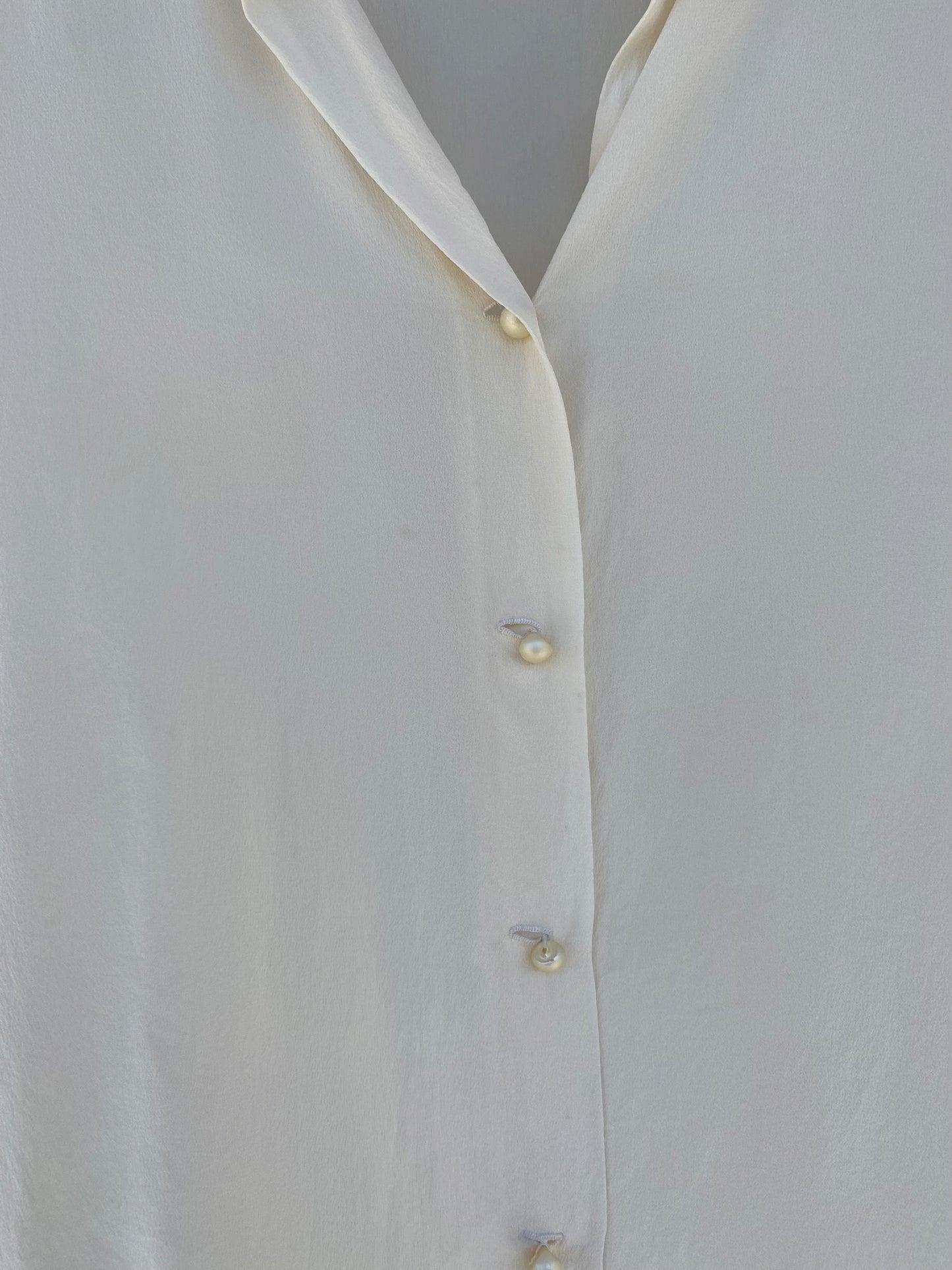 Ivory silk vintage shirt with pearly buttons