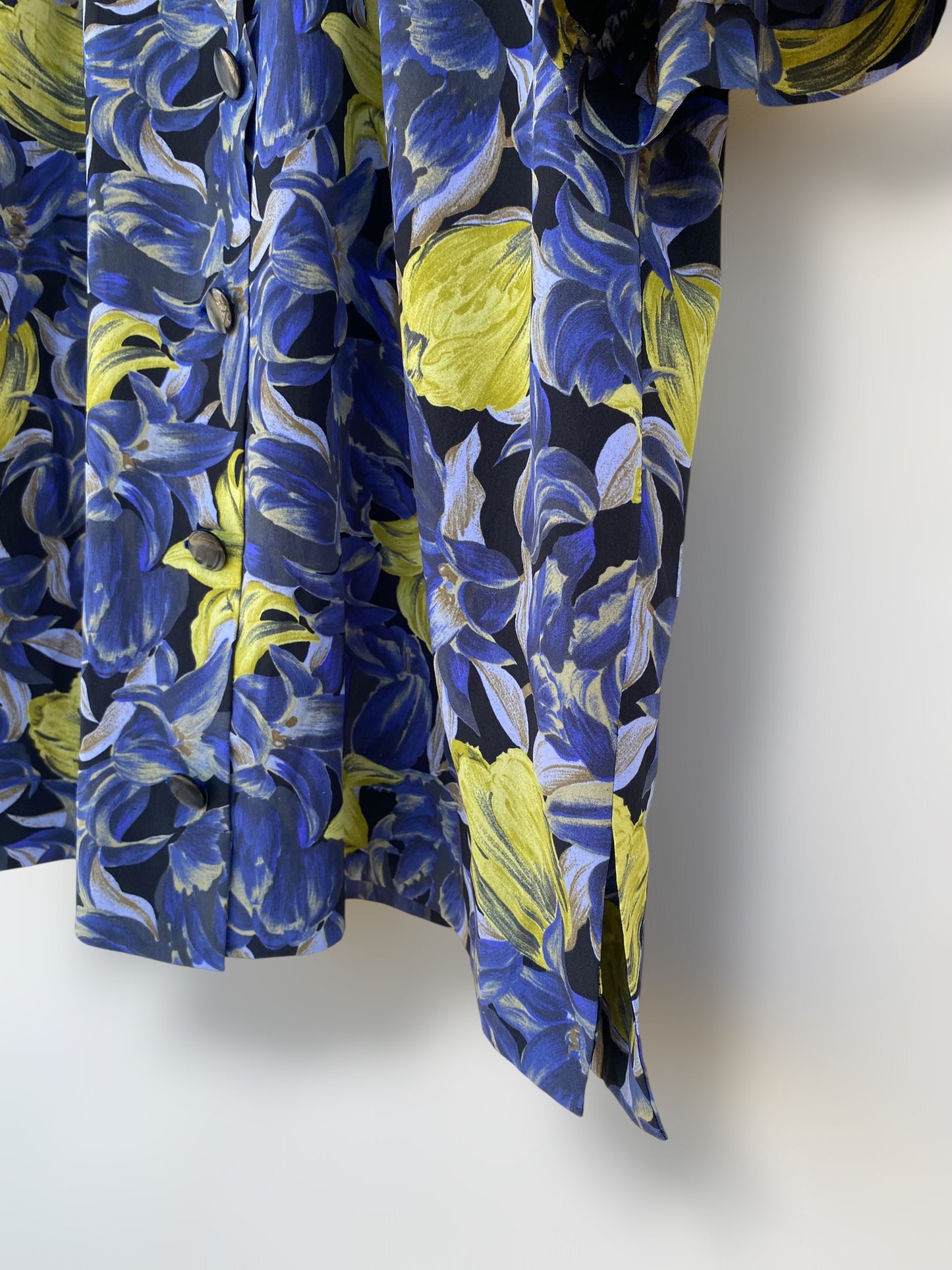 Classic floral shirt with unique details