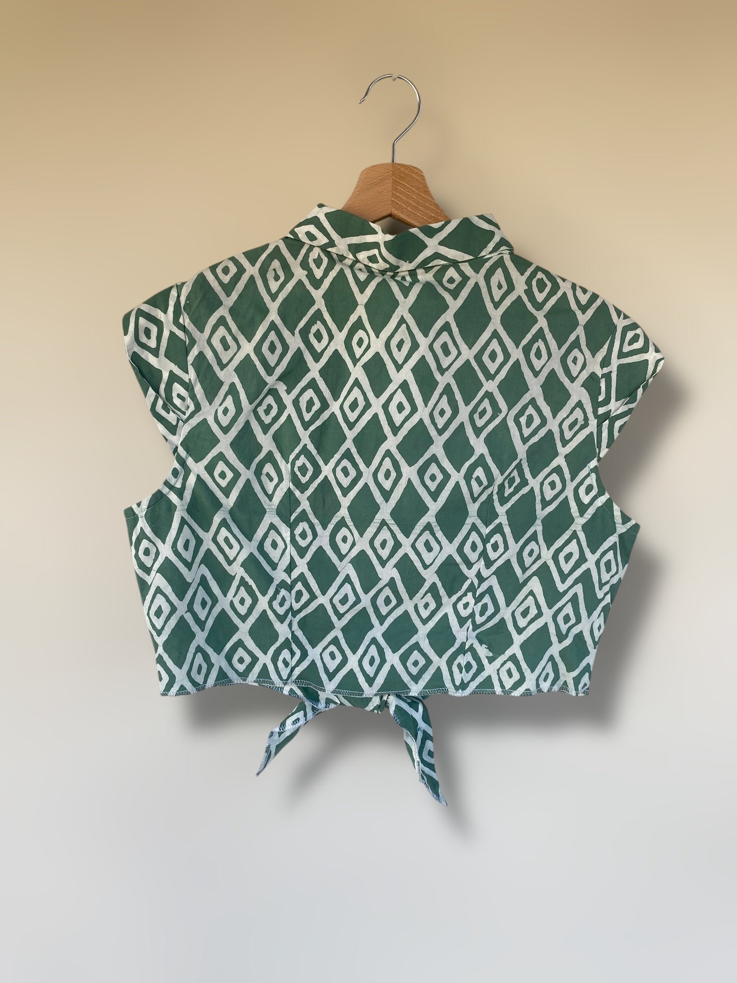 Vintage patterned cotton crop shirt