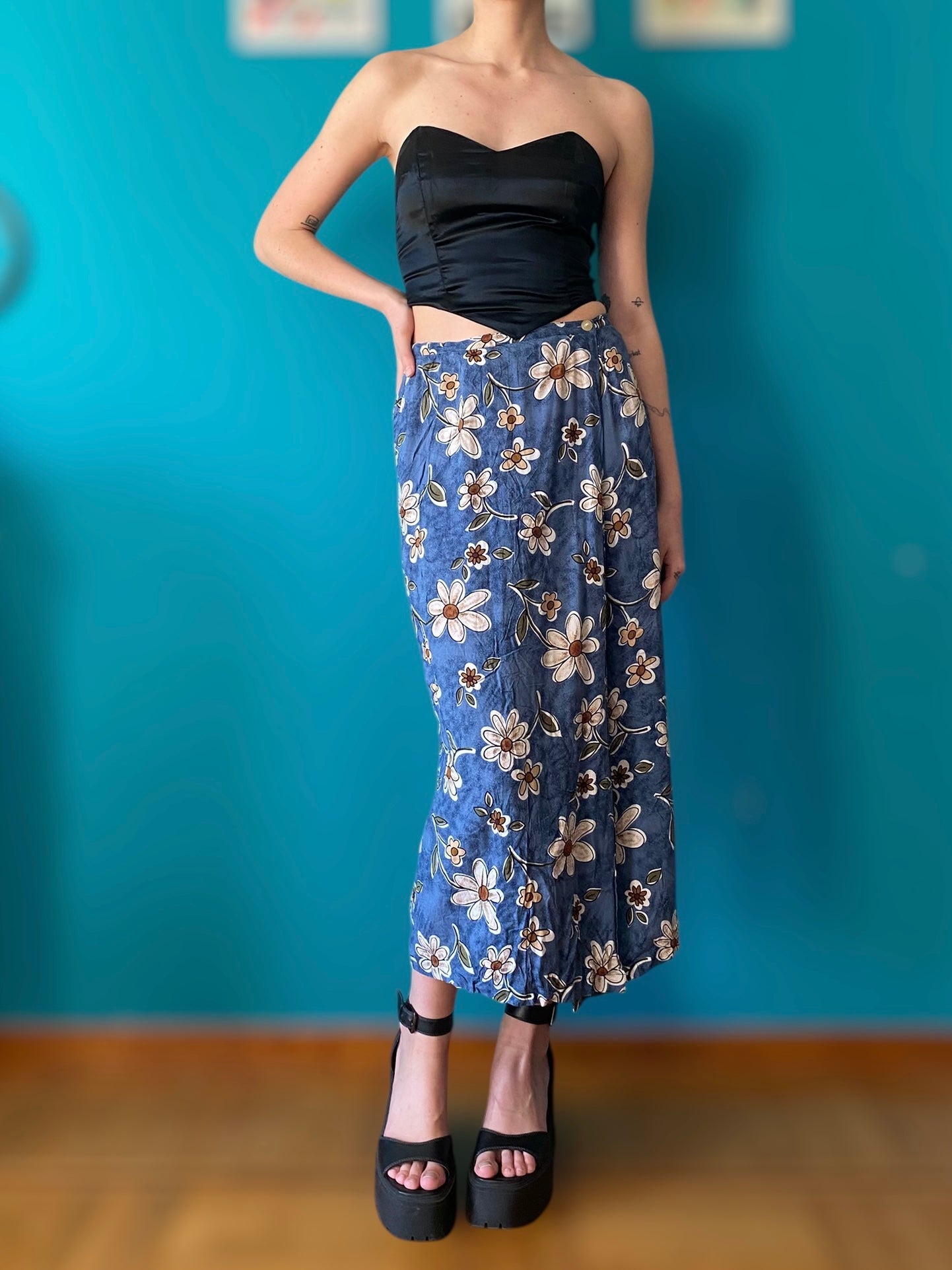 Vintage wrapped skirt with cute flowers