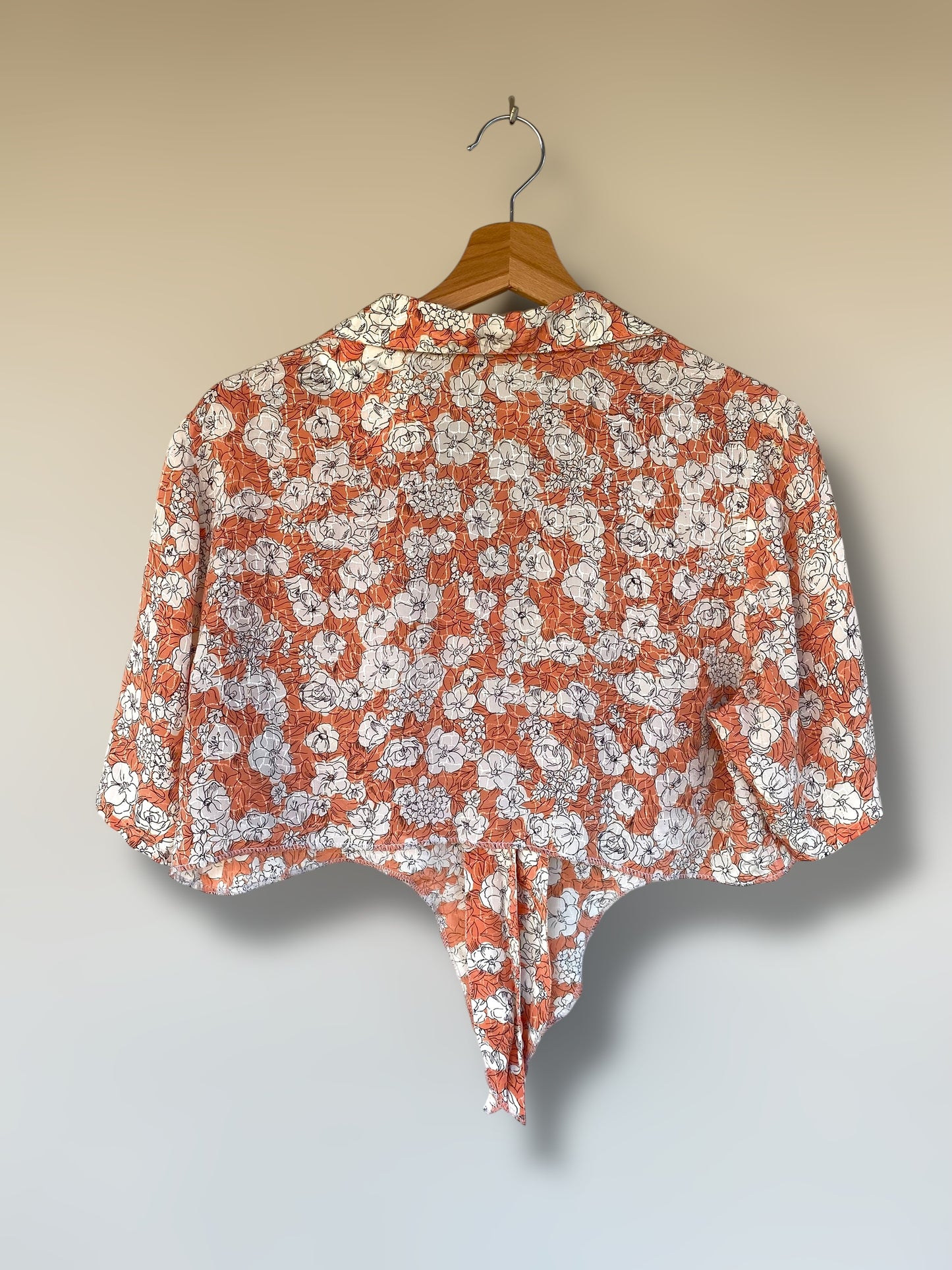 Vintage cropped shirt with flowers