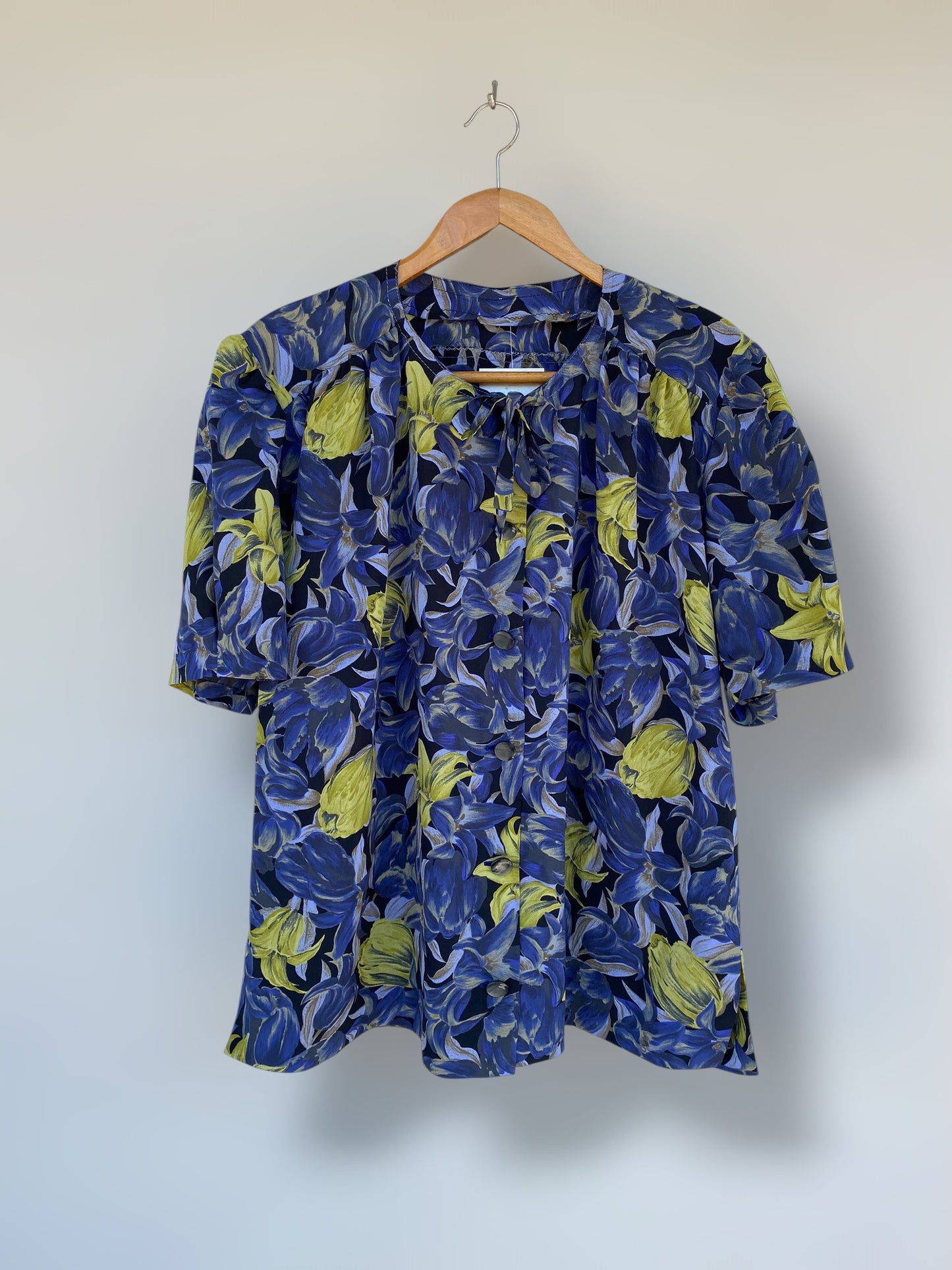 Classic floral shirt with unique details