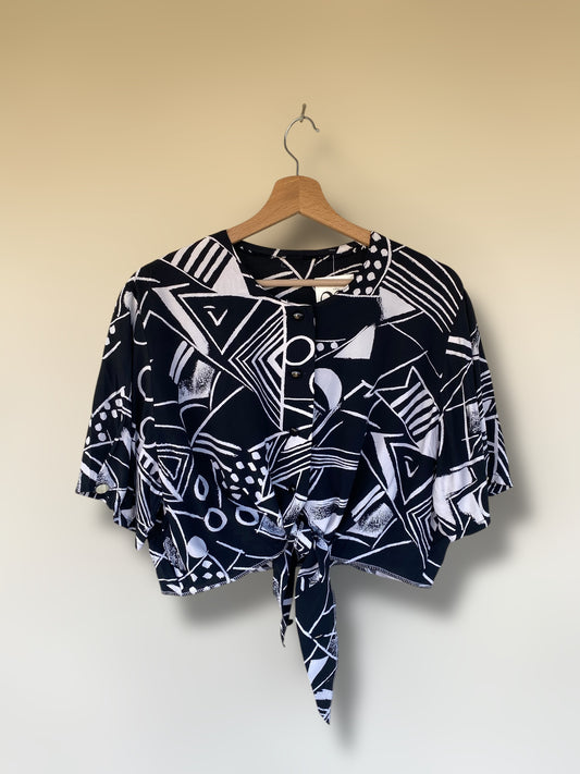 Vintage black cropped shirt with white shapes