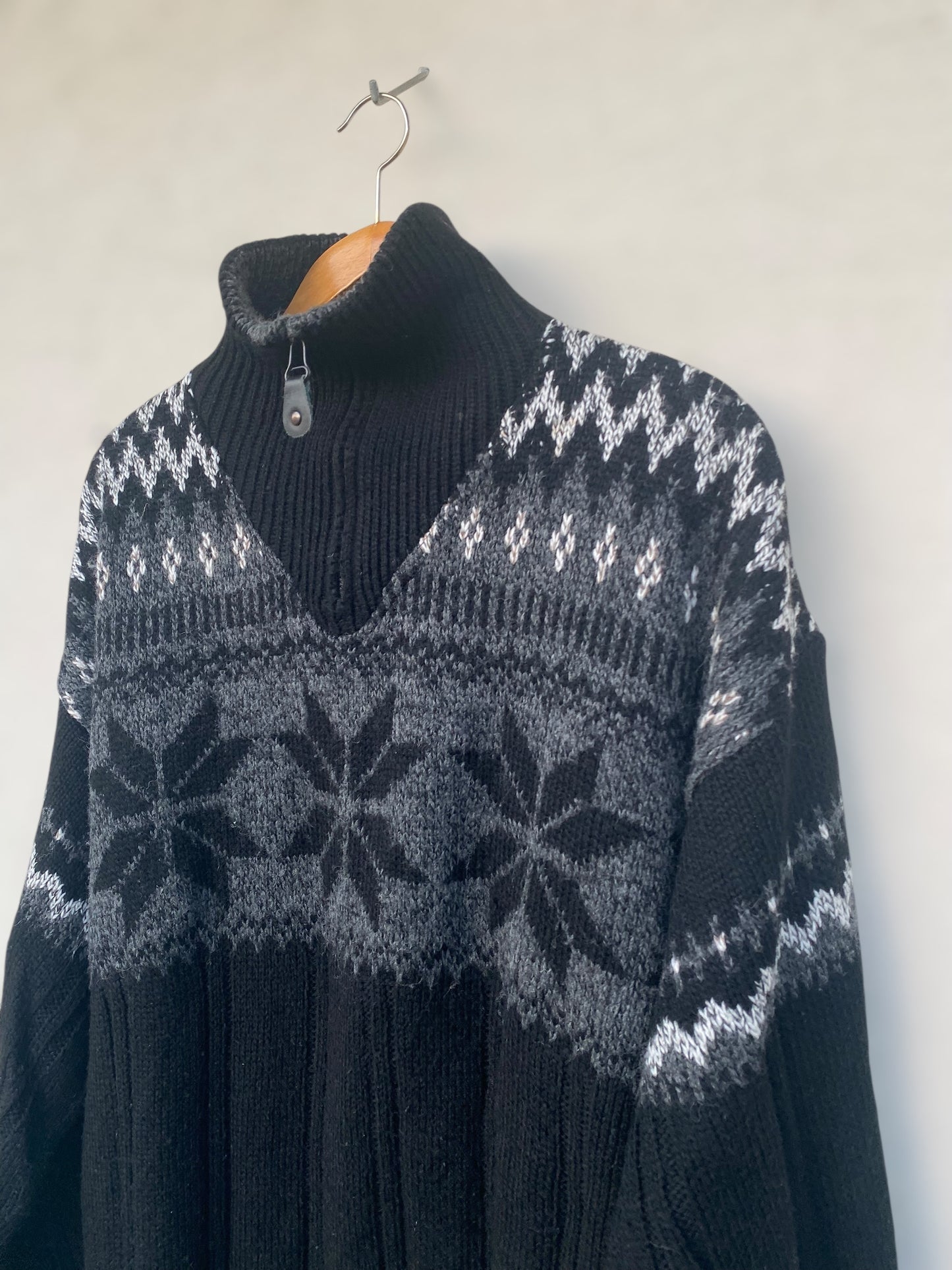 Snow flakes vintage sweater