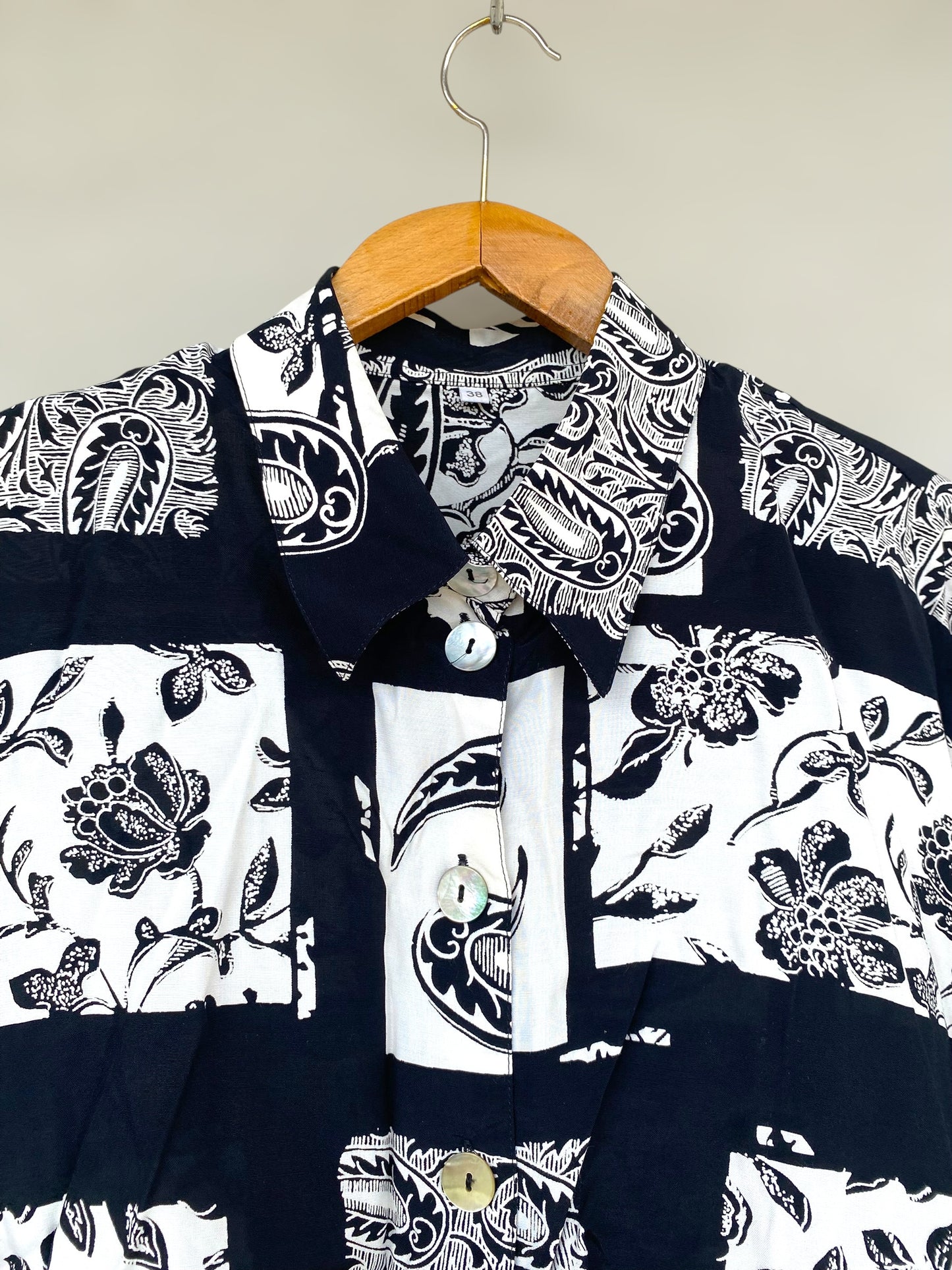“Lahouria & flowers” vintage reworked cropped shirt
