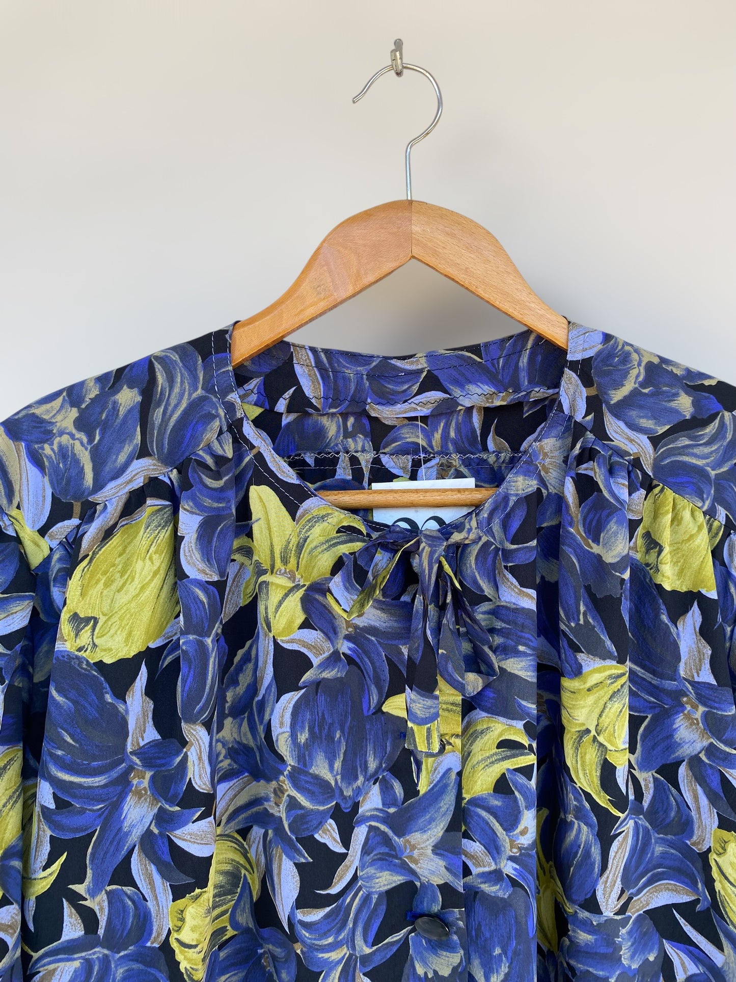Classic floral shirt with unique details