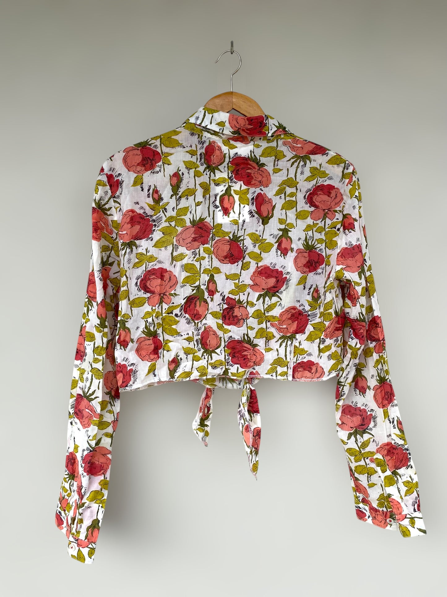 “A garden with flowers” vintage reworked cropped shirt